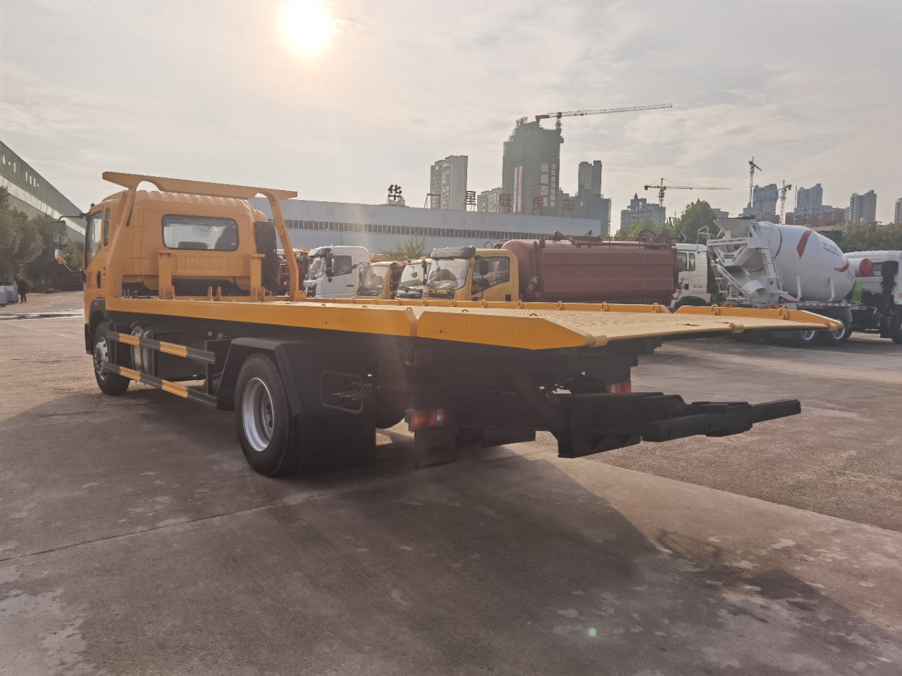 國(guó)六重汽豪沃黃牌清障車(chē)